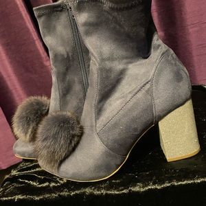 Suede boots with glitter heel and faux fur Pom